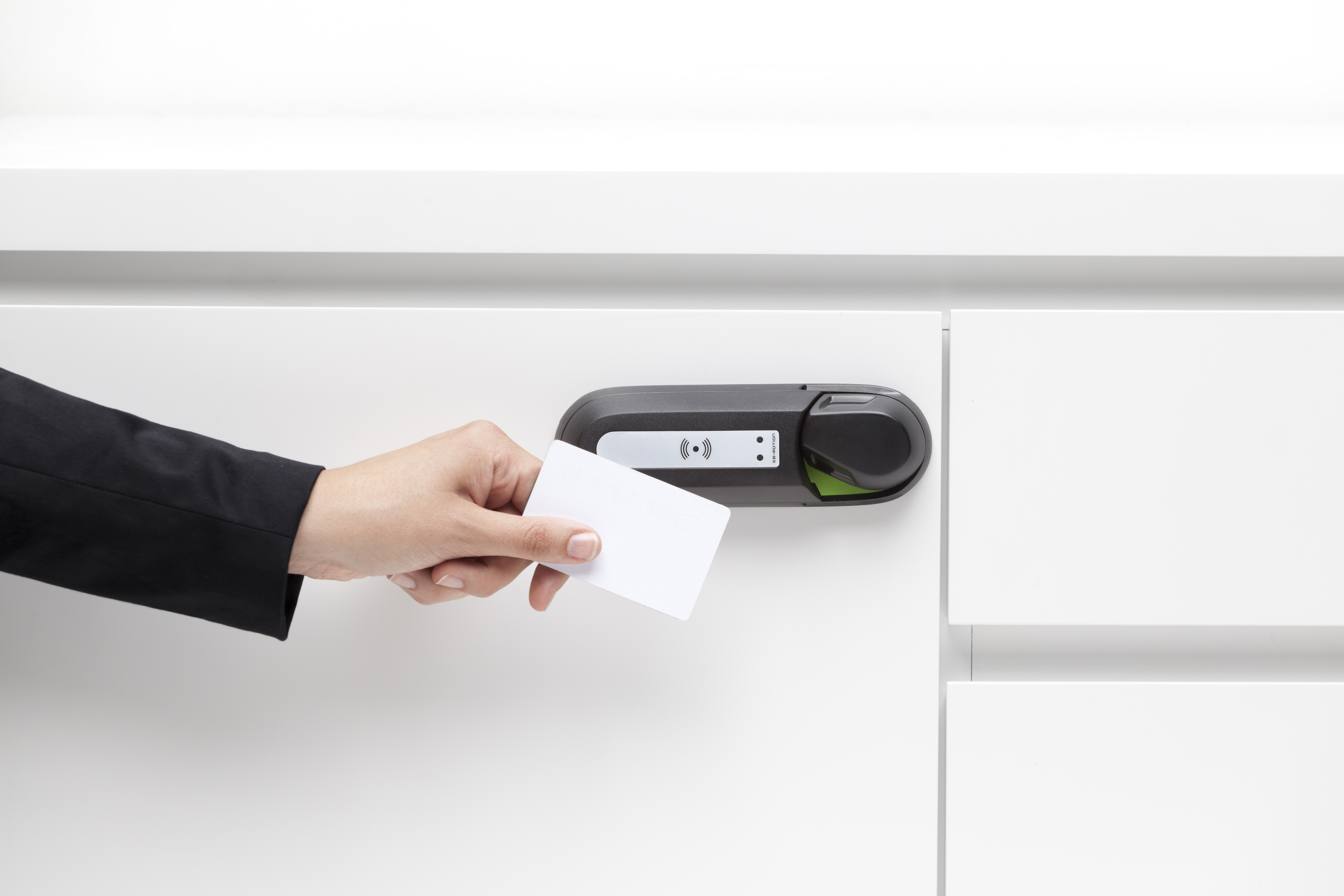 Uso de tarjeta RFID en cerradura electrónica
